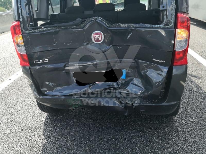 VENARIA-BORGARO - Scontro in tangenziale: tre auto coinvolte, due i feriti