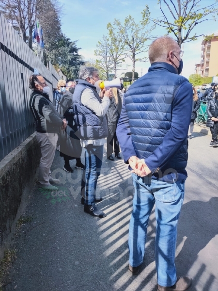 RIVOLI - Il commercio scende in piazza: «Siamo preoccupati per il nostro futuro» - FOTO