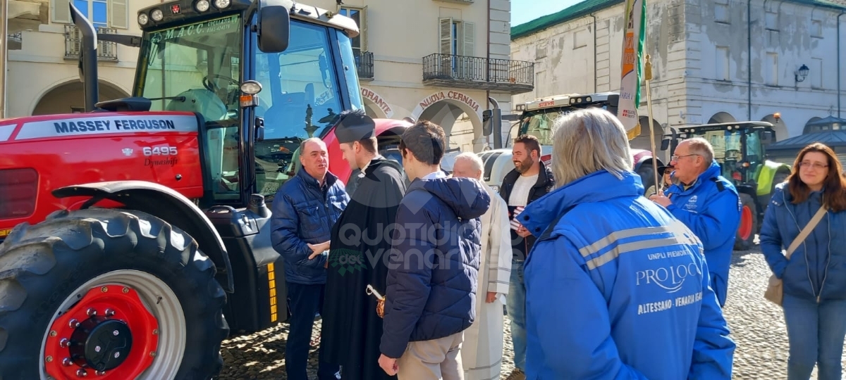 VENARIA - La grande festa per Sant'Antonio Abate: in tanti per il corteo dei trattori - FOTO E VIDEO