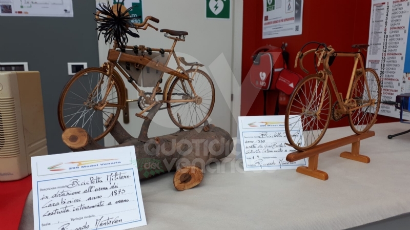 VENARIA - Biciclette, tricicli vintage e gli antichi mestieri: la nuova mostra di Antonio Iorio