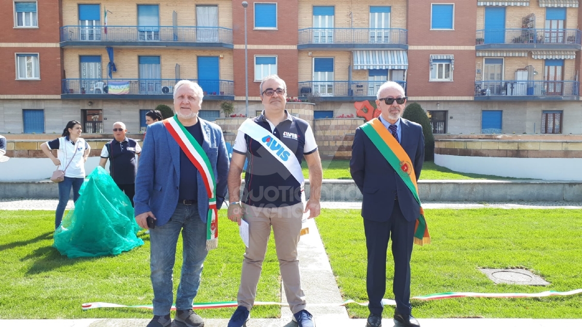 VENARIA - L'Avis dona alla Città un'area giochi in piazza Pettiti - FOTO