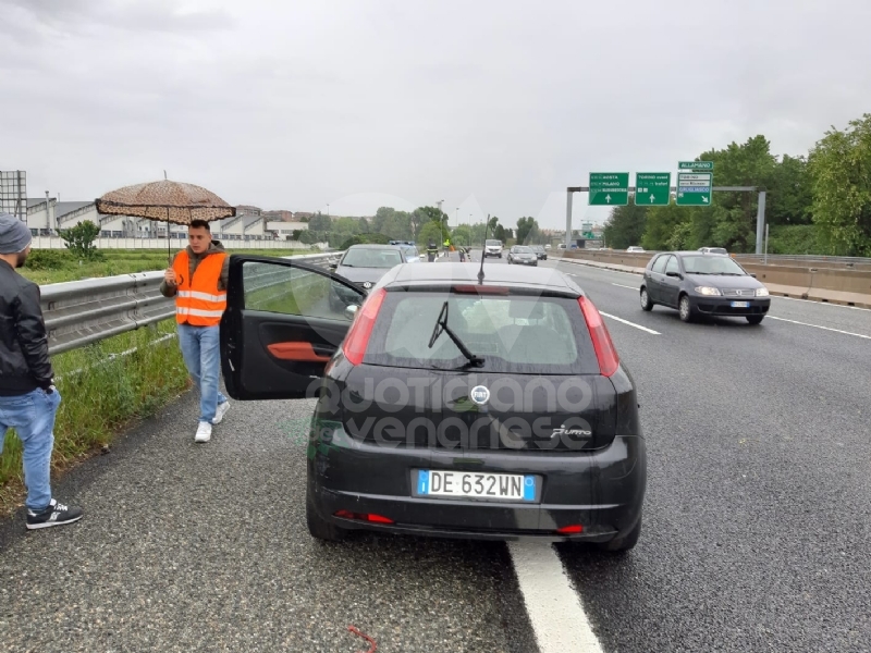 CAOS IN TANGENZIALE - Raffica di incidenti: due auto ribaltate e tre feriti