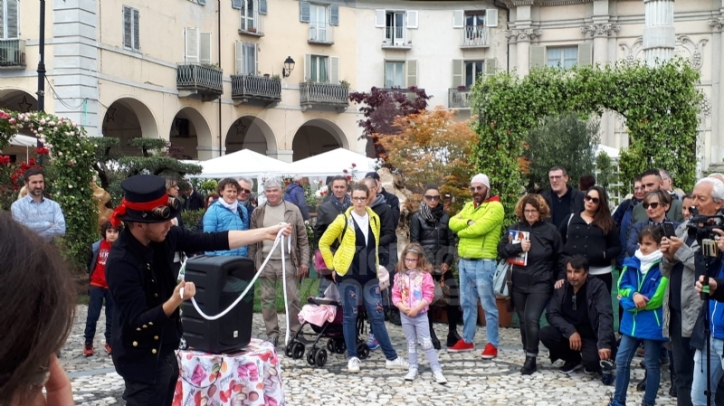 VENARIA - «Festa delle Rose»: un successo a metà per colpa della pioggia