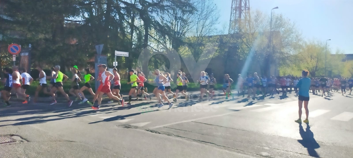 VENARIA - Una marea di gente per la «StraVenaria» e la «21 Reale» - FOTO E VIDEO