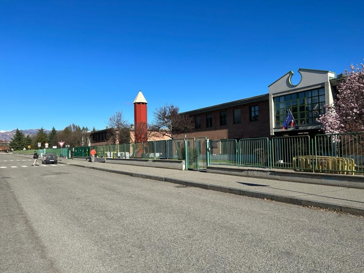VENARIA - Interventi di manutenzione nelle scuole: al via le tinteggiature e il risanamento dei muri - FOTO