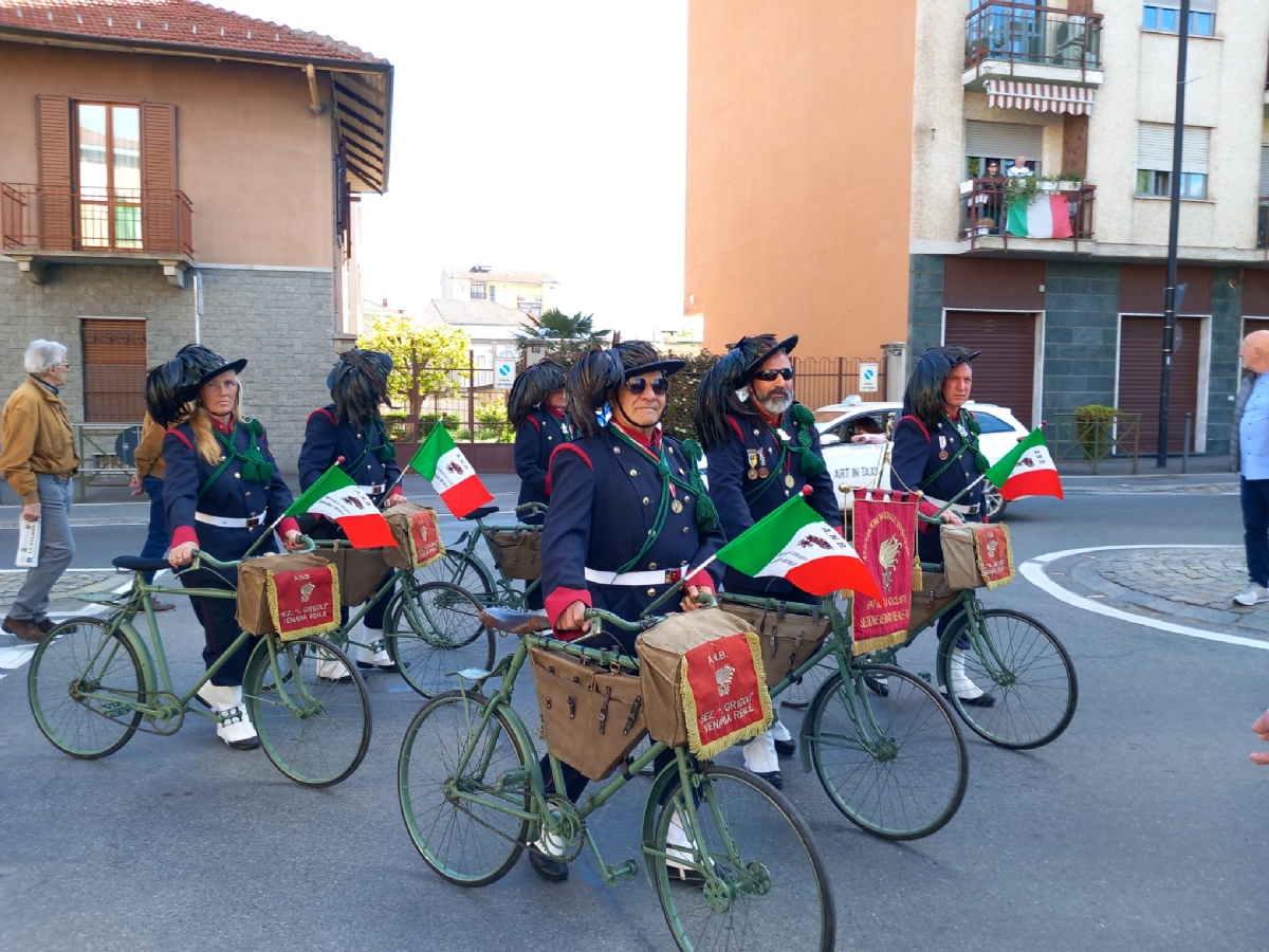 VENARIA - 25 APRILE: Bambini protagonisti alle celebrazioni per la Liberazione - FOTO