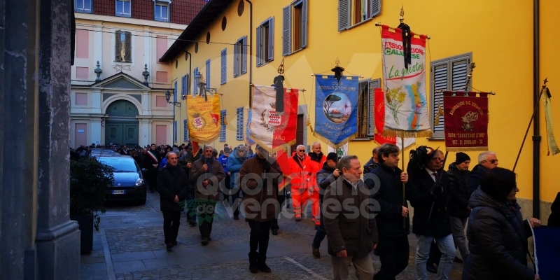 BORGARO - Più di mille persone per l'estremo saluto all'ex sindaco Vincenzo Barrea - FOTO