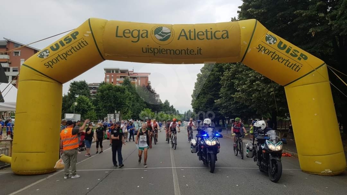 VENARIA - Oltre 200 atleti alla 12esima «StraVenaria»: ha vinto la solidarietà - FOTO