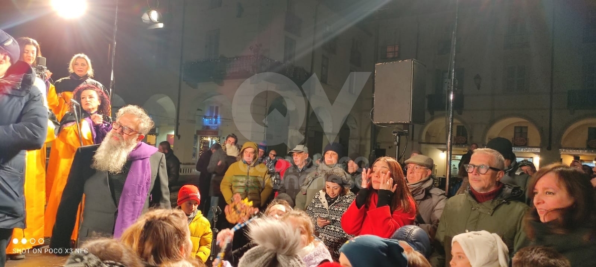 VENARIA - Luci accese, cori gospel, bambini dell'IC 1 protagonisti: via al Natale di «Immaginaria» - FOTO E VIDEO