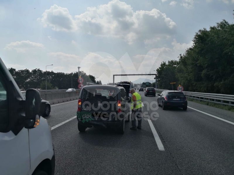 VENARIA-BORGARO - Scontro in tangenziale: tre auto coinvolte, due i feriti