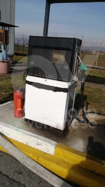 CASELLE - I sindacati: «Il distaccamento dei pompieri aeroportuali insicuro e poco salubre» FOTO