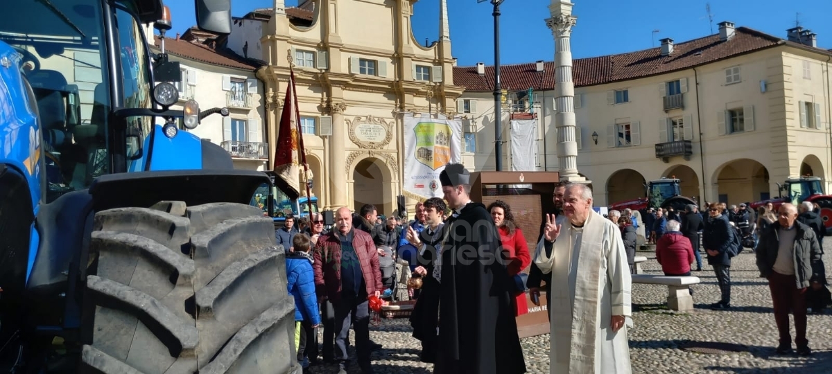 VENARIA - La grande festa per Sant'Antonio Abate: in tanti per il corteo dei trattori - FOTO E VIDEO