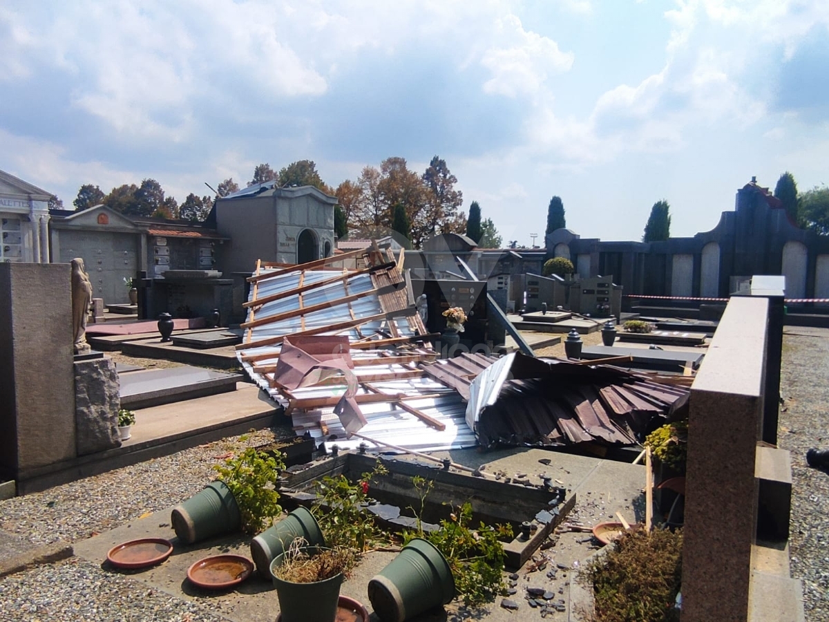 MALTEMPO A COLLEGNO - Chiusi alcuni accessi del cimitero, danni al Campo Volo e a Villa Licia - FOTO