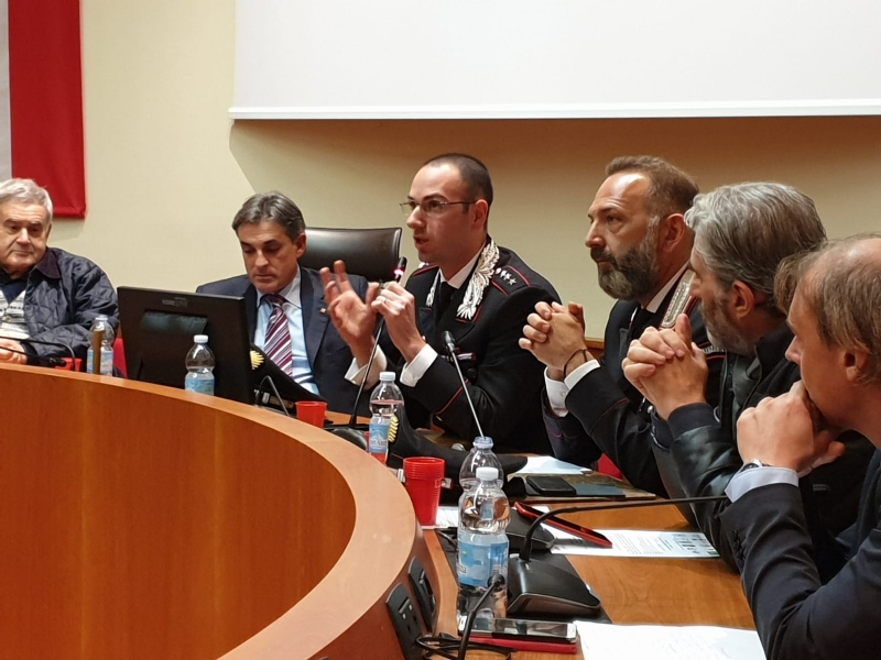 RIVOLI - Contro furti e truffe i carabinieri incontrano i cittadini - FOTO