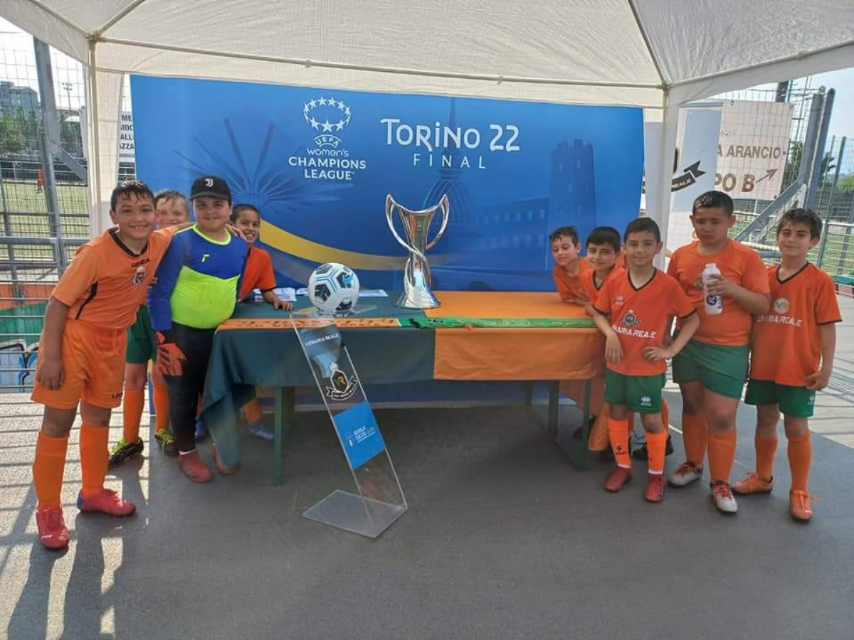 VENARIA - Sabato il «Torneo Magico» di calcio femminile: al Don Mosso si potrà ammirare nuovamente la coppa della Uefa Women's Champions League - FOTO
