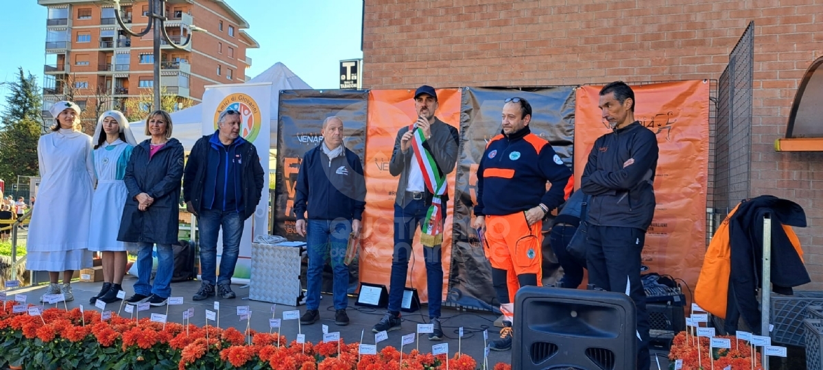 VENARIA - Una marea di gente per la «StraVenaria» e la «21 Reale» - FOTO E VIDEO