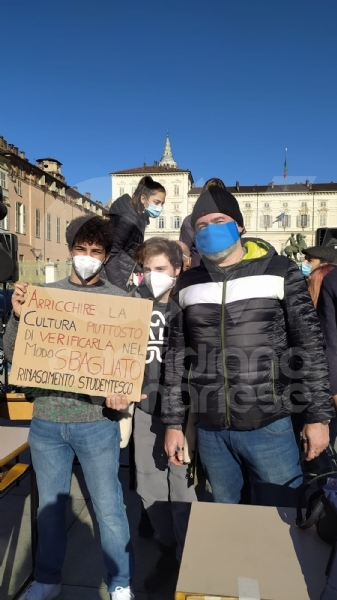 VENARIA - Anche gli studenti dello Juvarra alla lezione di filosofia all'aperto di Matteo Saudino FOTO