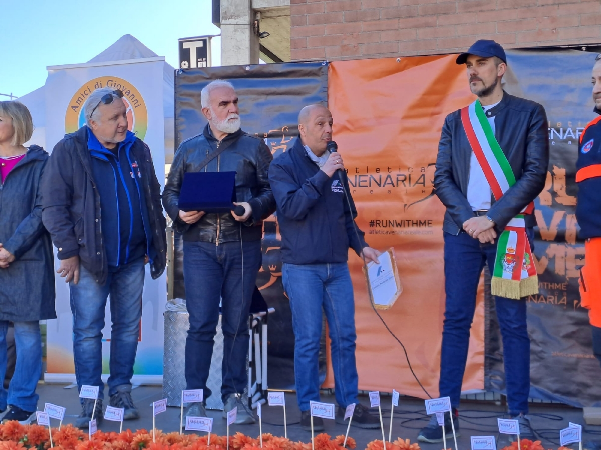 VENARIA - Una marea di gente per la «StraVenaria» e la «21 Reale» - FOTO E VIDEO