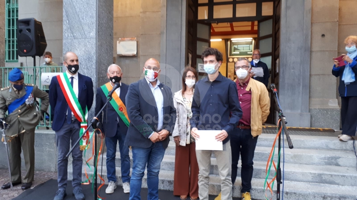 VENARIA - Con il municipio illuminato dal tricolore, la Città ha celebrato la Festa della Repubblica - FOTO