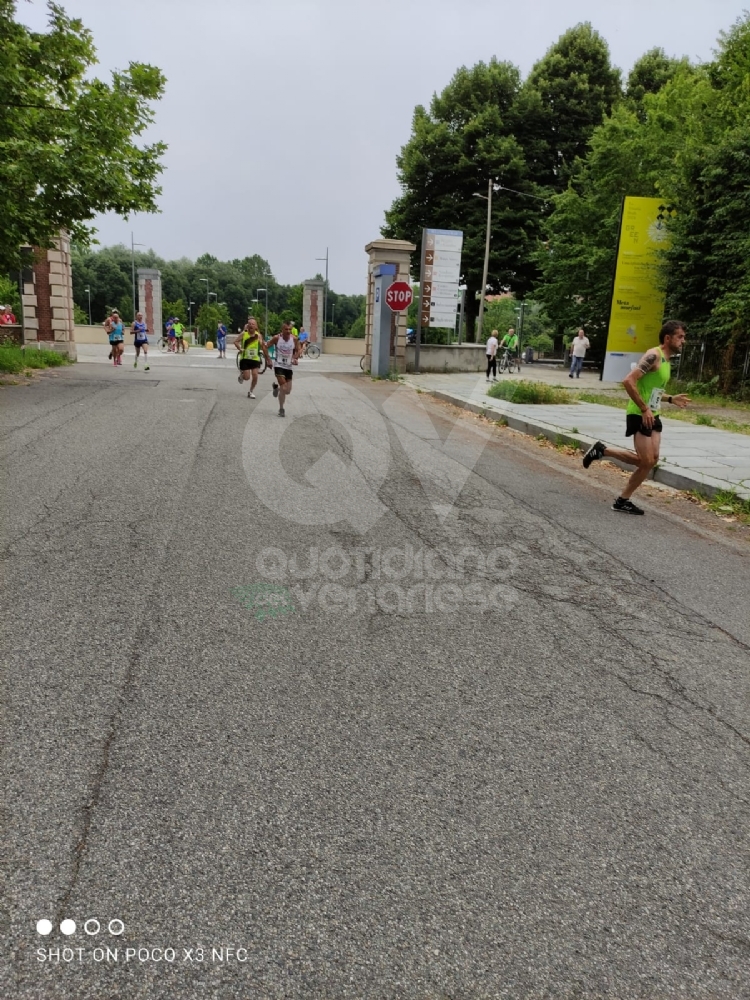VENARIA - Oltre 200 atleti alla 12esima «StraVenaria»: ha vinto la solidarietà - FOTO