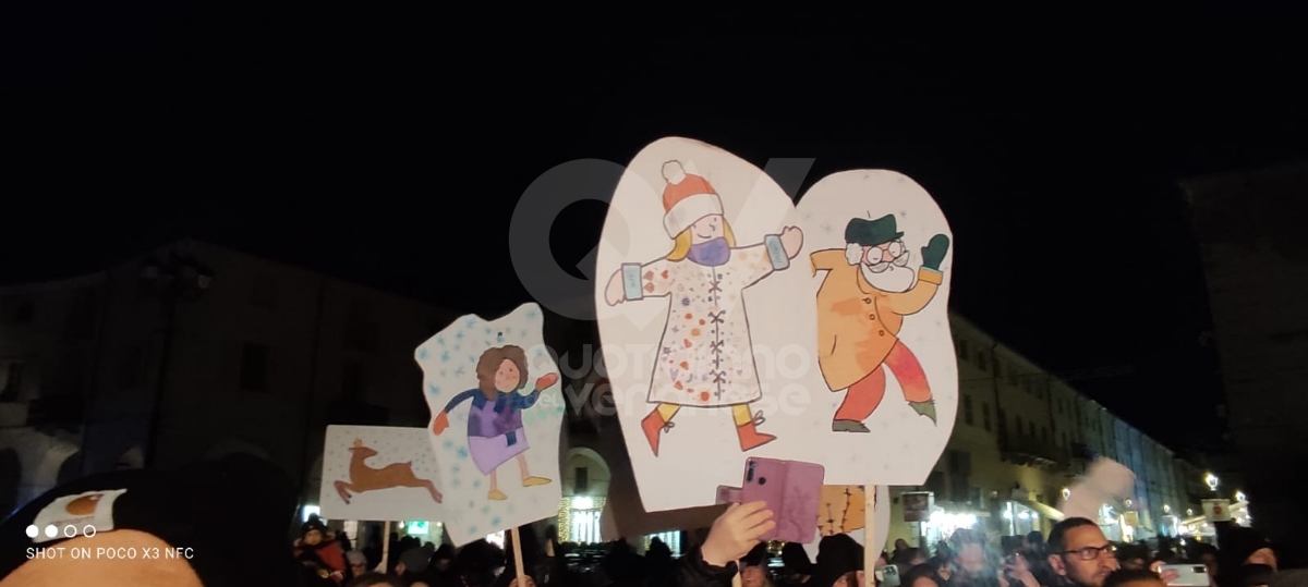VENARIA - Luci accese, cori gospel, bambini dell'IC 1 protagonisti: via al Natale di «Immaginaria» - FOTO E VIDEO