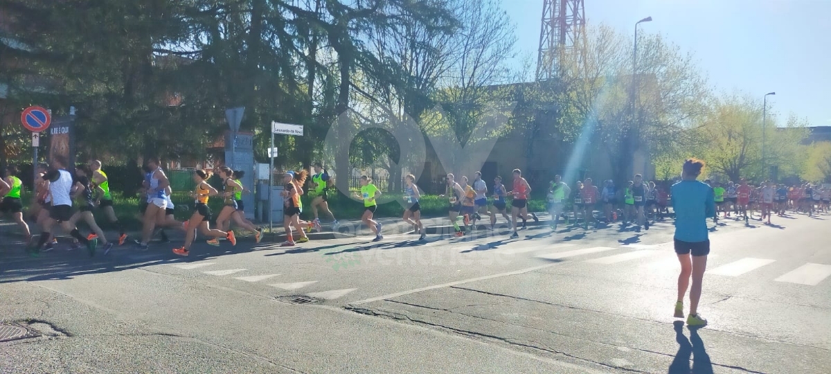 VENARIA - Una marea di gente per la «StraVenaria» e la «21 Reale» - FOTO E VIDEO