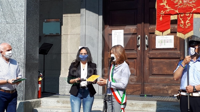 VENARIA - Festeggiato il 2 giugno in città: una copia della Costituzione ai neo maggiorenni - FOTO