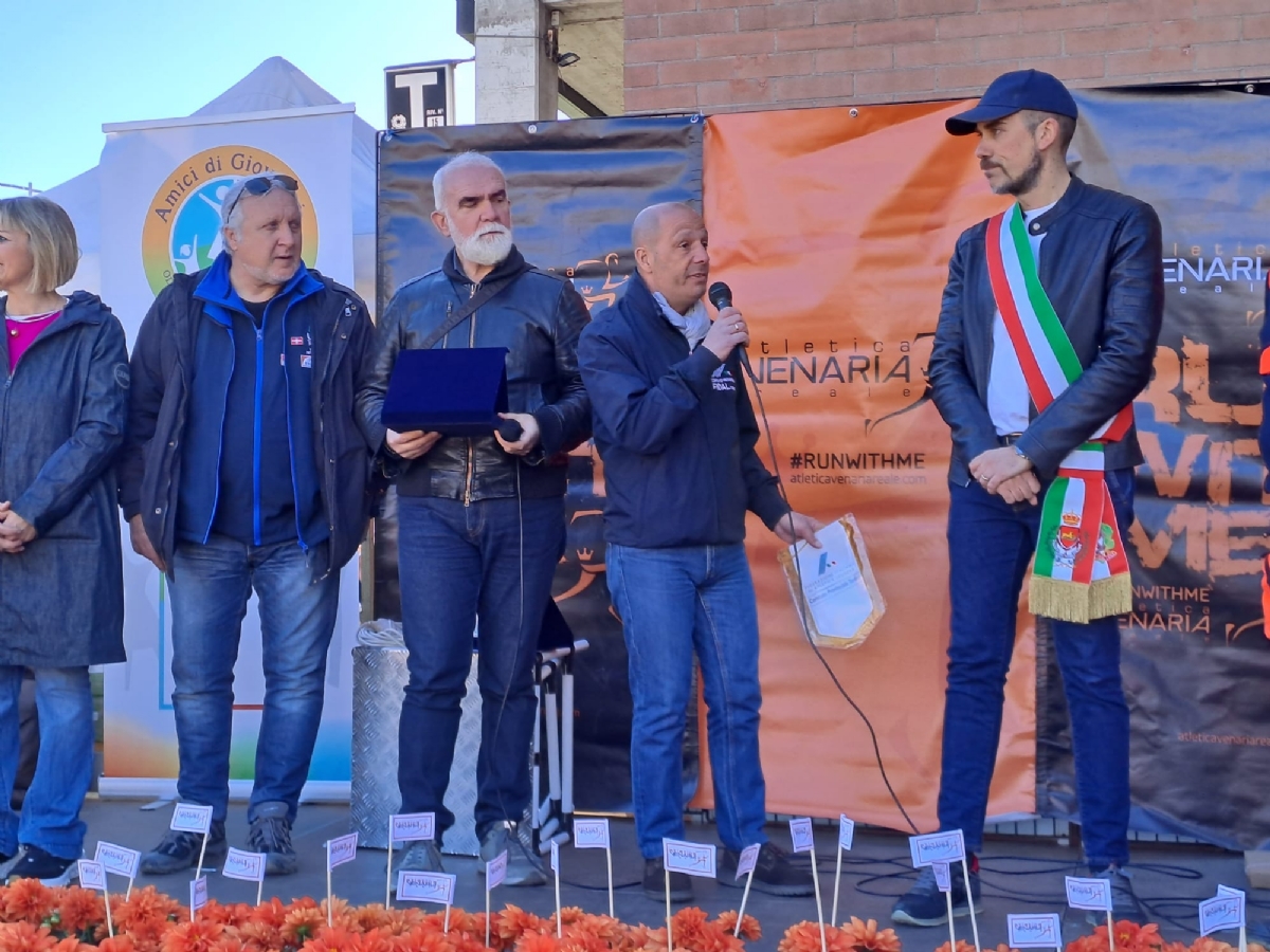 VENARIA - Una marea di gente per la «StraVenaria» e la «21 Reale» - FOTO E VIDEO