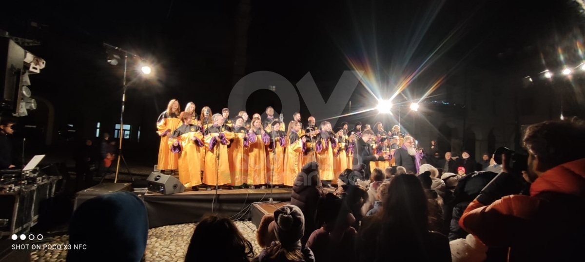 VENARIA - Luci accese, cori gospel, bambini dell'IC 1 protagonisti: via al Natale di «Immaginaria» - FOTO E VIDEO
