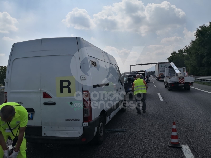 VENARIA-BORGARO - Scontro in tangenziale: tre auto coinvolte, due i feriti