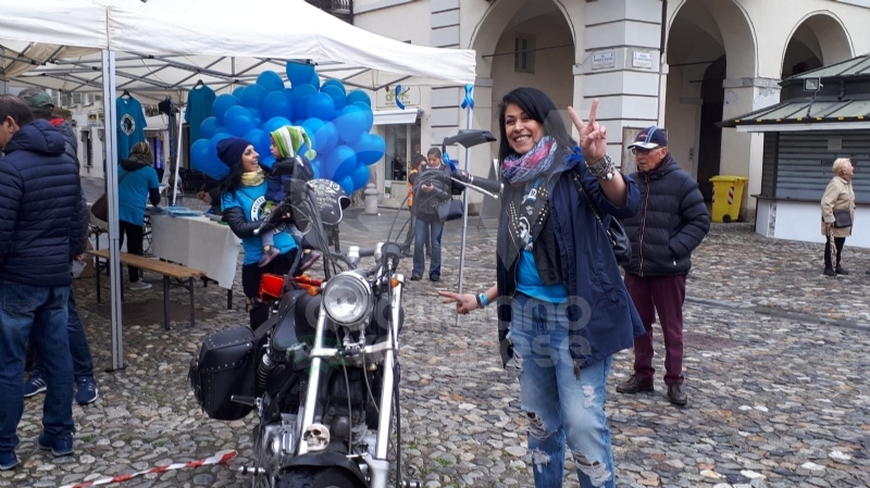 VENARIA - «Un motogiro per unire»: piazza Annunziata tinta di blu ha accolto centinaia di Harley