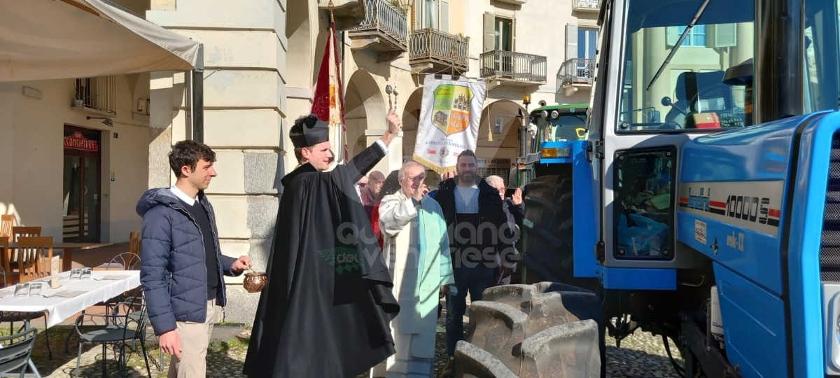 VENARIA - La grande festa per Sant'Antonio Abate: in tanti per il corteo dei trattori - FOTO E VIDEO