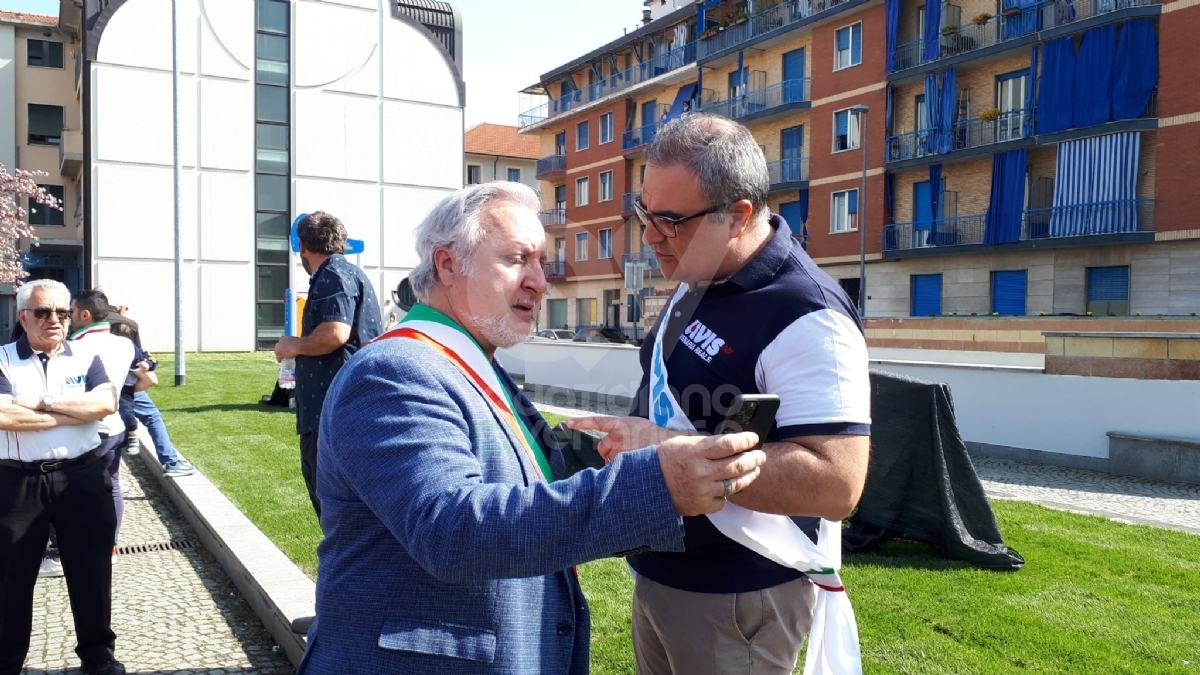 VENARIA - L'Avis dona alla Città un'area giochi in piazza Pettiti - FOTO