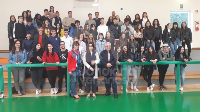 VENARIA - Lucia Annibali alle scuole: «La violenza sulle donne e di genere è un problema culturale»