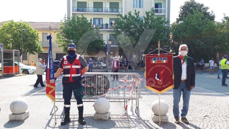 VENARIA - Festeggiato il 2 giugno in città: una copia della Costituzione ai neo maggiorenni - FOTO
