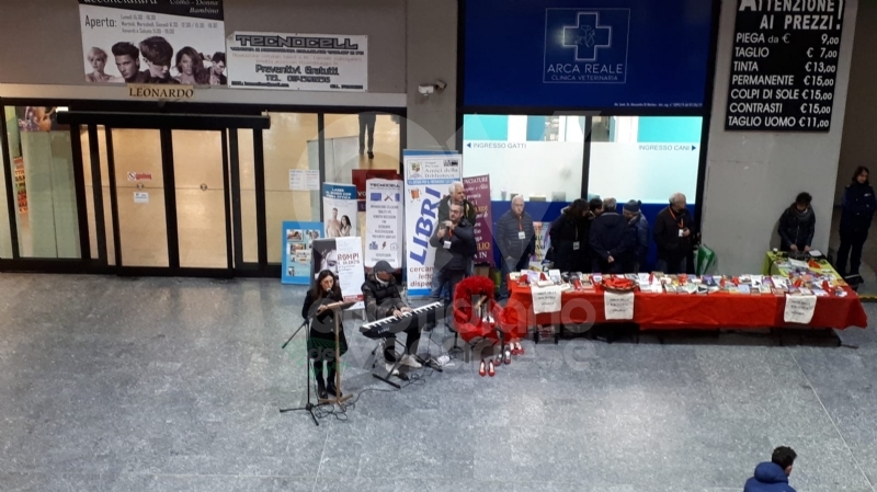 VENARIA - La pioggia non ha fermato le iniziative per la Giornata contro la violenza sulle donne