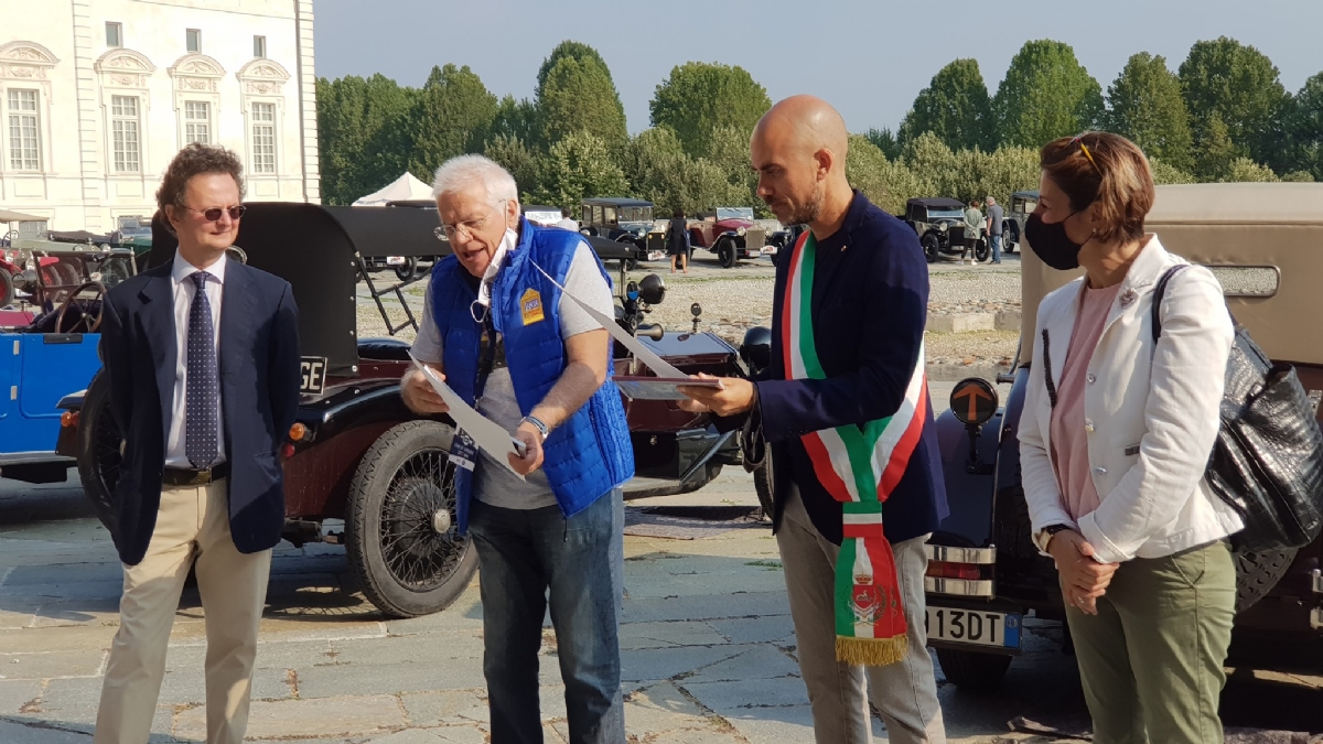 VENARIA - Il centro cittadino invaso di Lancia Lambda in occasione del centenario - FOTO