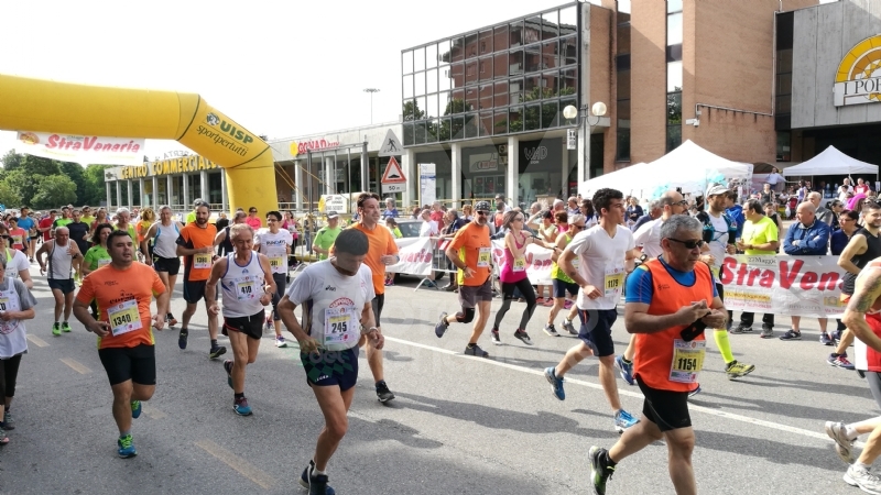 VENARIA - Che successo per la StraVenaria: le foto della manifestazione degli «Amici di Giovanni»