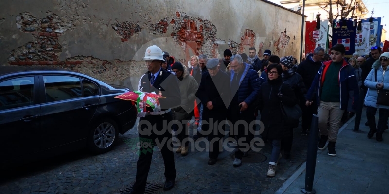 BORGARO - Più di mille persone per l'estremo saluto all'ex sindaco Vincenzo Barrea - FOTO
