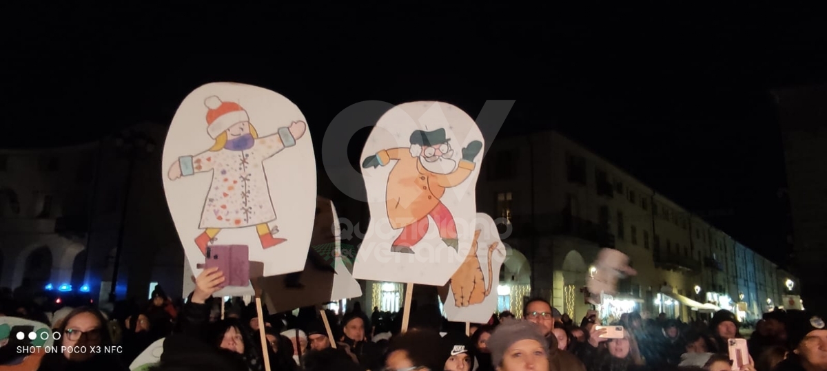 VENARIA - Luci accese, cori gospel, bambini dell'IC 1 protagonisti: via al Natale di «Immaginaria» - FOTO E VIDEO