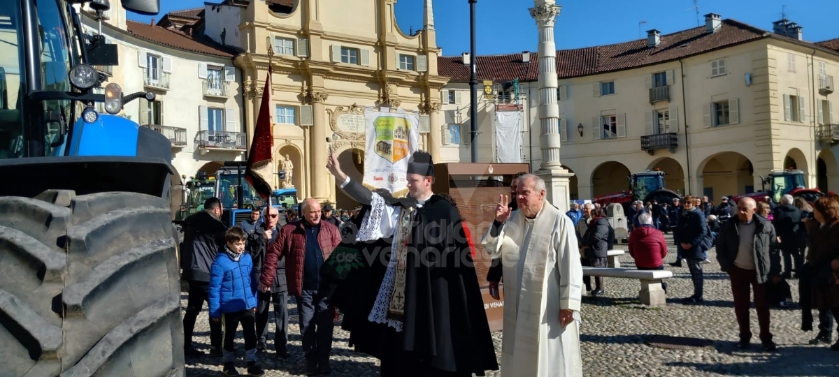 VENARIA - La grande festa per Sant'Antonio Abate: in tanti per il corteo dei trattori - FOTO E VIDEO
