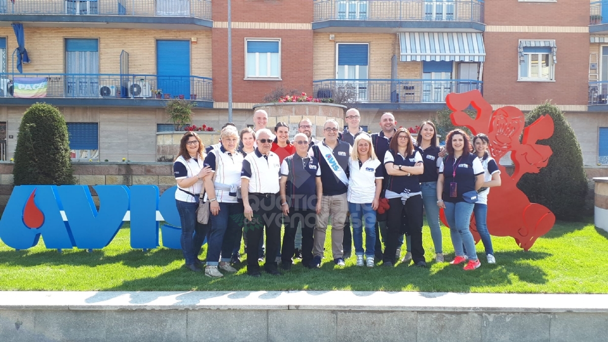 VENARIA - L'Avis dona alla Città un'area giochi in piazza Pettiti - FOTO