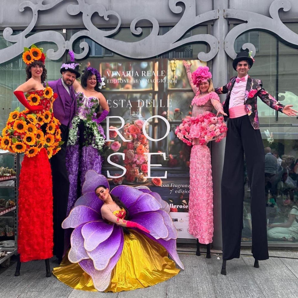VENARIA - Bagno di folla per la ventesima edizione della «Festa delle Rose» - FOTO