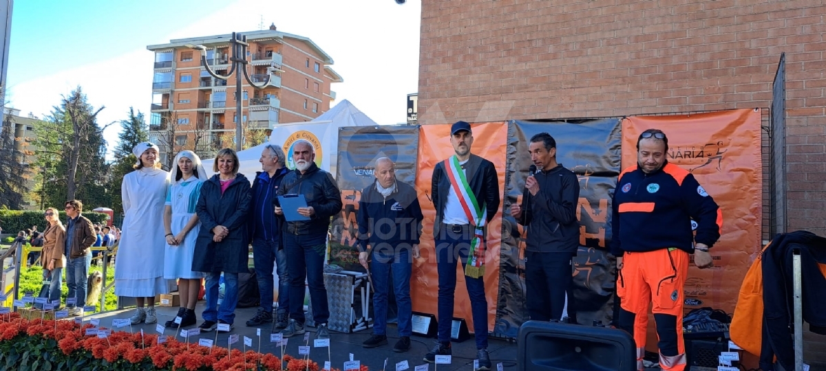VENARIA - Una marea di gente per la «StraVenaria» e la «21 Reale» - FOTO E VIDEO