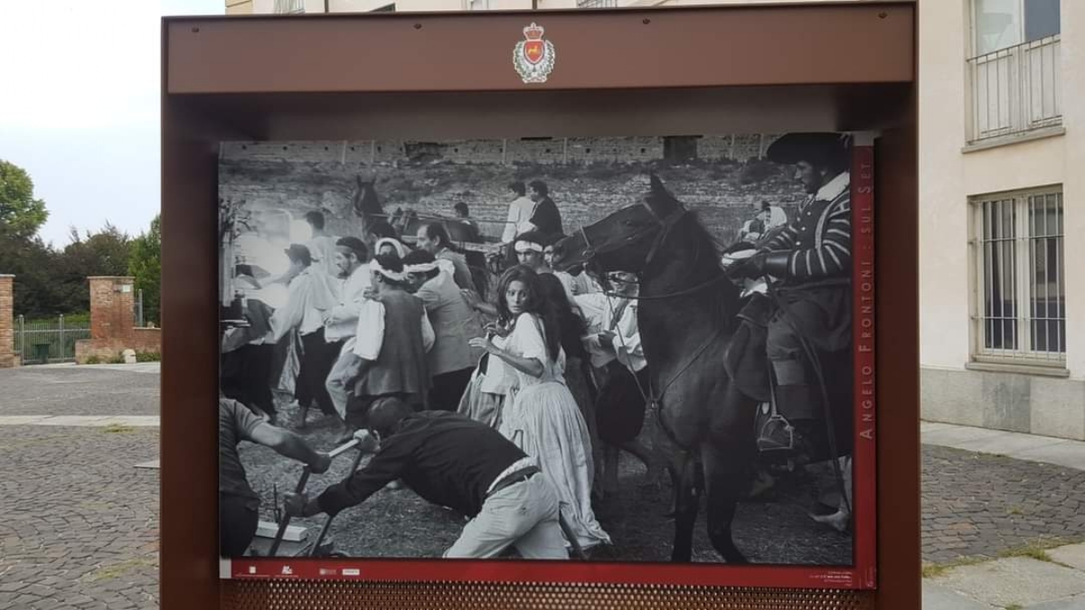 VENARIA - Con la mostra del «fotografo delle dive», la Reale si tuffa nella cultura cinematografica - FOTO