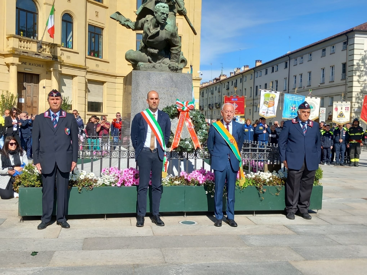 VENARIA - 25 APRILE: Bambini protagonisti alle celebrazioni per la Liberazione - FOTO
