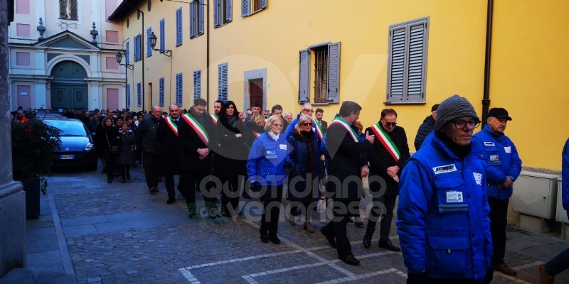 BORGARO - Più di mille persone per l'estremo saluto all'ex sindaco Vincenzo Barrea - FOTO