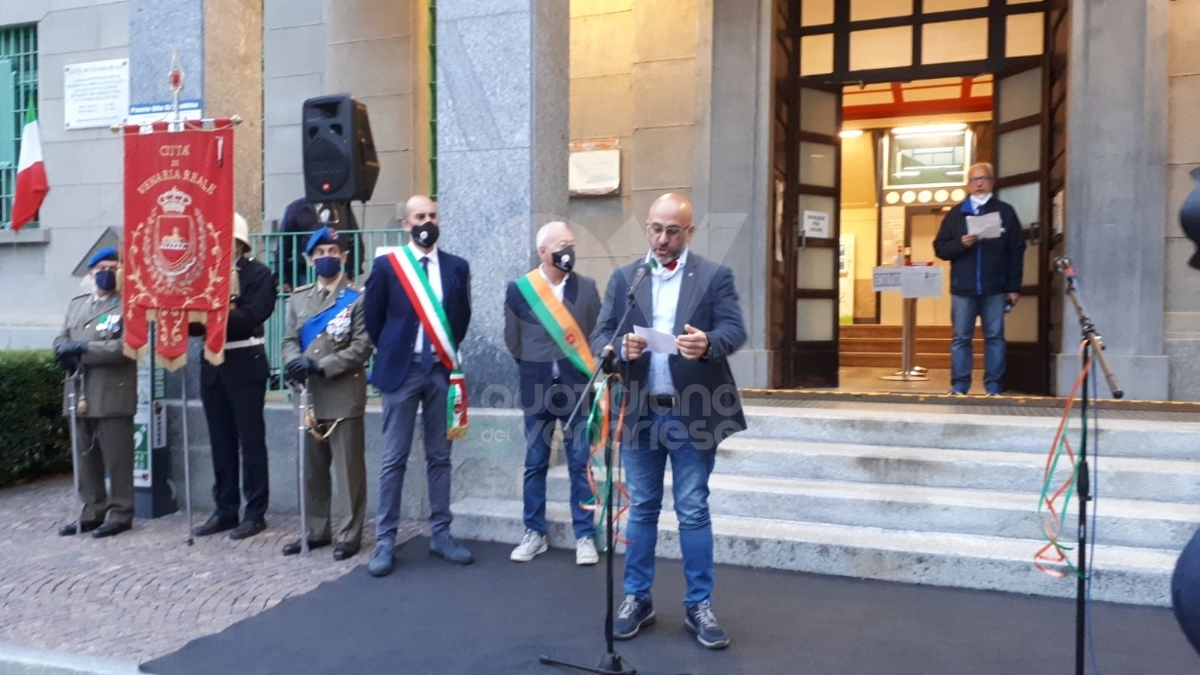 VENARIA - Con il municipio illuminato dal tricolore, la Città ha celebrato la Festa della Repubblica - FOTO