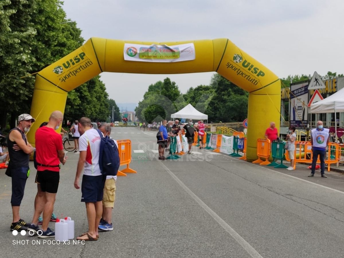 VENARIA - Oltre 200 atleti alla 12esima «StraVenaria»: ha vinto la solidarietà - FOTO
