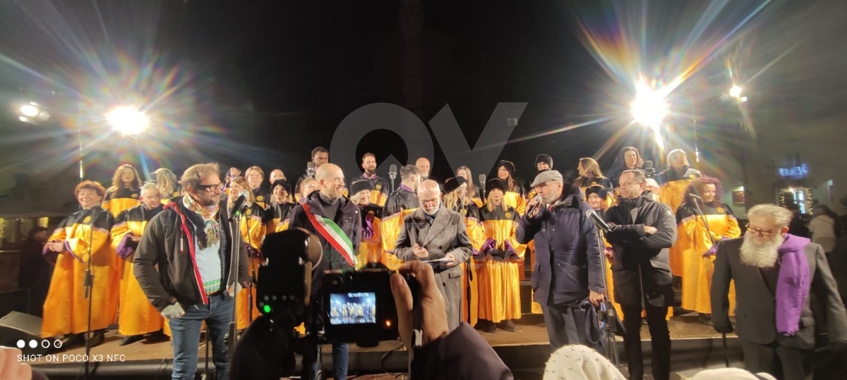 VENARIA - Luci accese, cori gospel, bambini dell'IC 1 protagonisti: via al Natale di «Immaginaria» - FOTO E VIDEO
